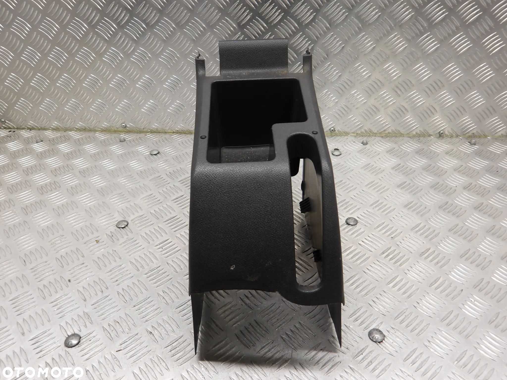 VW JETTA V 05-10 TUNEL ŚRODKOWY 1K0863319 - 1