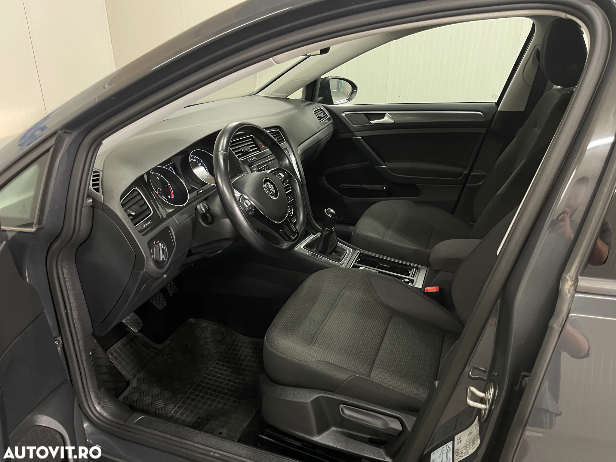 Volkswagen Golf 1.6 TDI Comfortline - 5