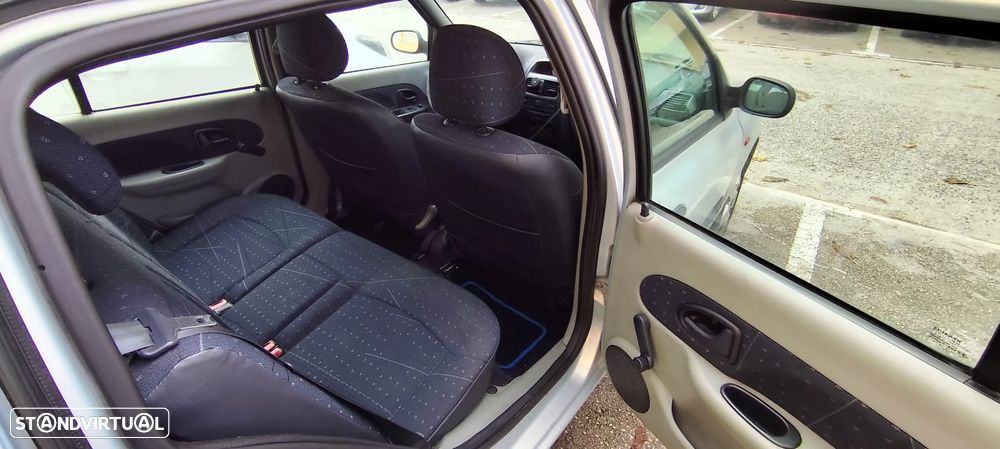 Renault Clio 1.2 16V Dynamique - 8