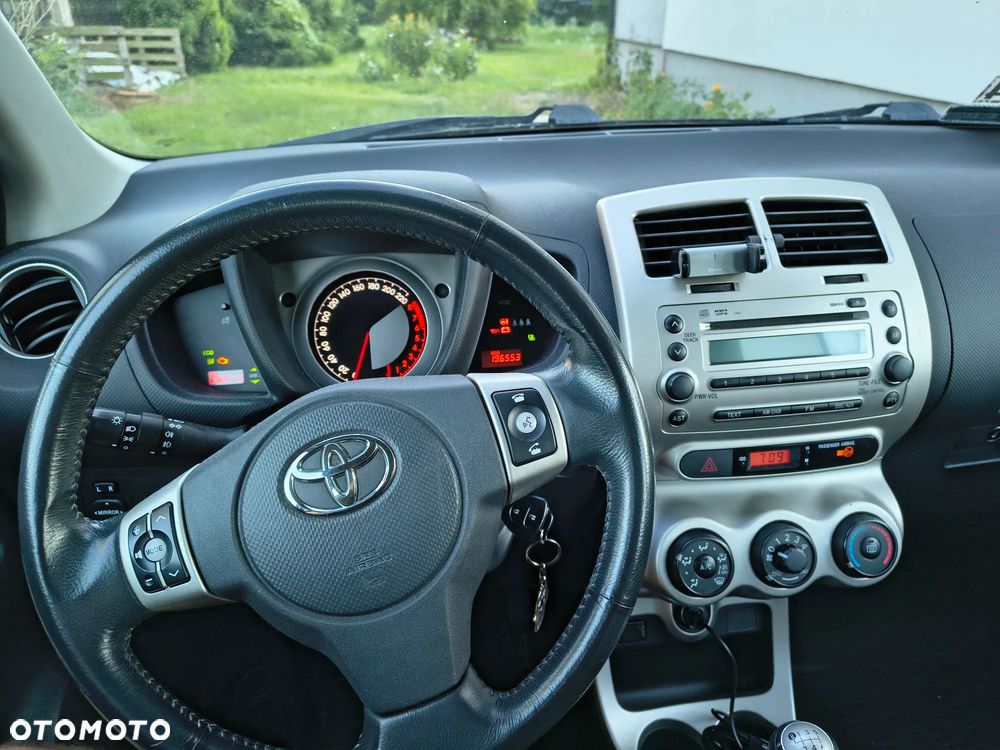 Toyota Urban Cruiser - 5