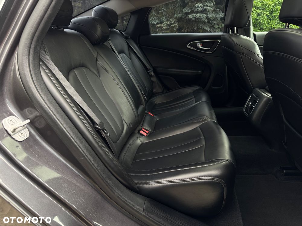 Chrysler 200 - 23