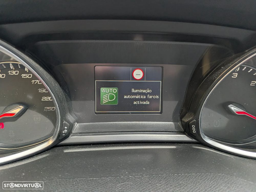 Peugeot 308 SW BlueHDi 120 Stop & Start Business-Line - 32