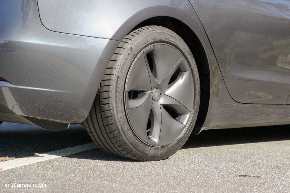 Tesla Model 3 - 9