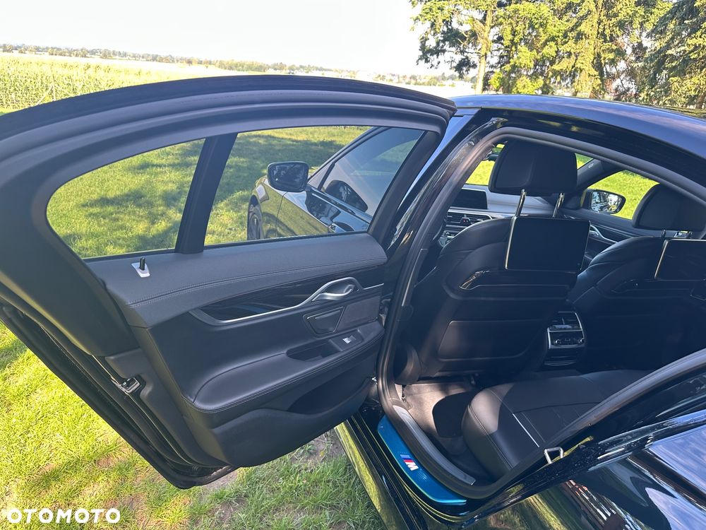 BMW Seria 7 750i xDrive sport - 9