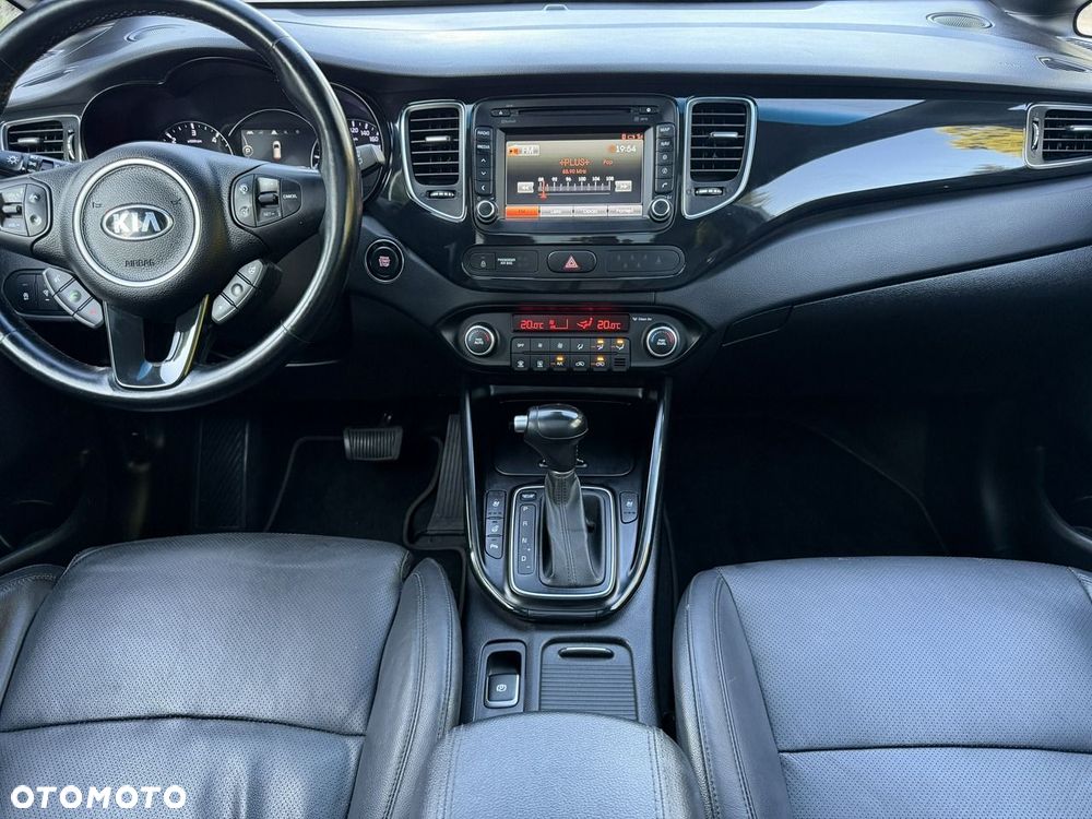 Kia Carens - 8