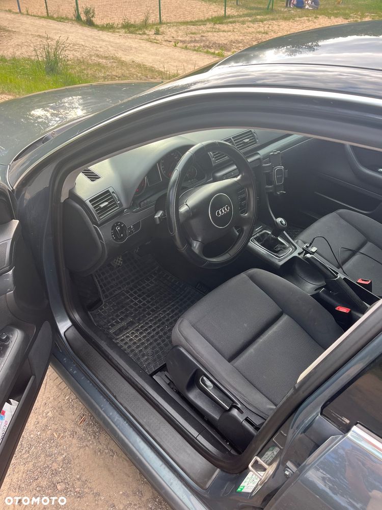 Audi A4 Limousine - 8