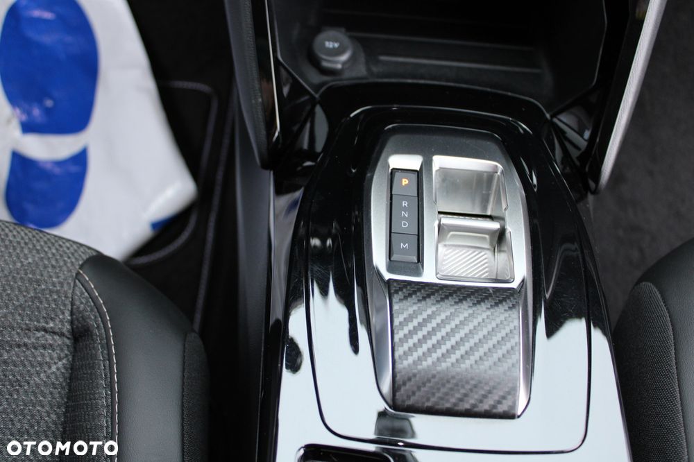 Peugeot 2008 PureTech 130 Stop&Start EAT6 Allure - 31