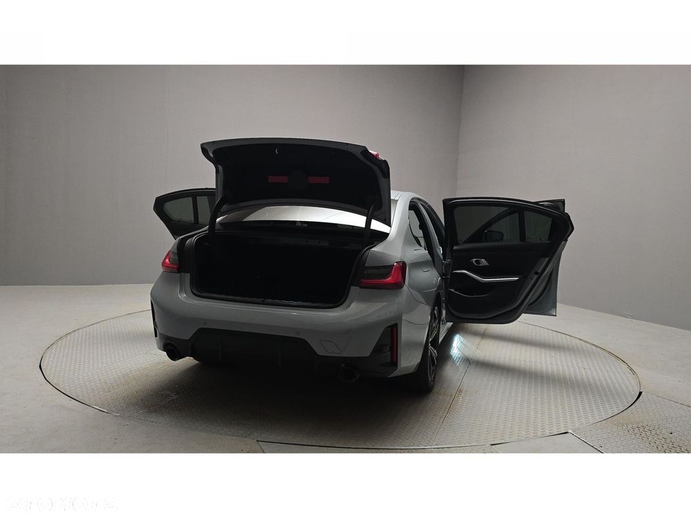 BMW Seria 3 320d xDrive mHEV M Sport - 12