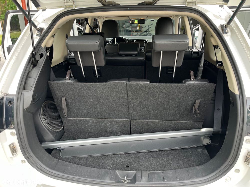 Mitsubishi Outlander 2.0 Instyle Navi 4WD CVT - 27