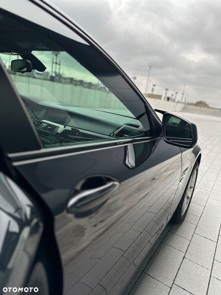 BMW Seria 5 528i xDrive Sport-Aut Luxury Line - 7