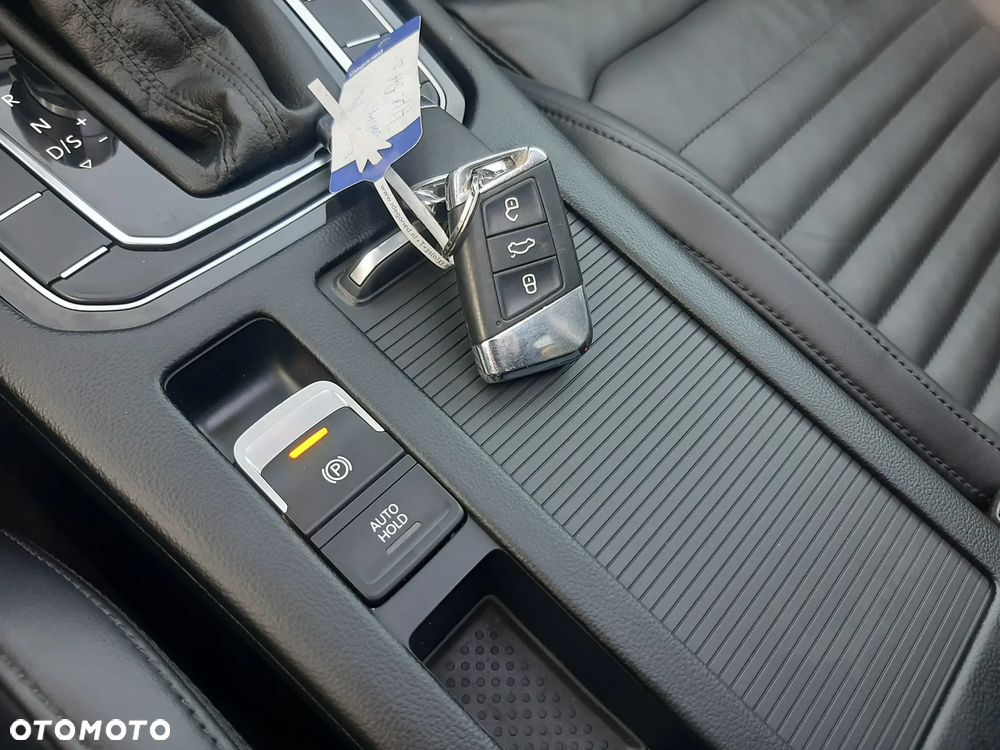Volkswagen Passat 1.6 TDI SCR DSG Business - 13