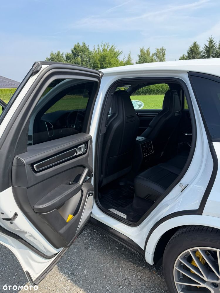 Porsche Cayenne Turbo S E-Hybrid - 24