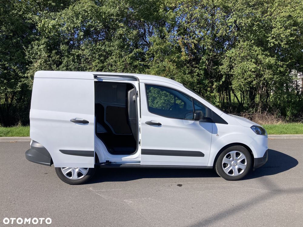 Ford Transit Courier - 17