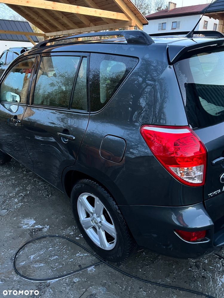 Toyota RAV4 2.2 D-4D 4x4 - 5