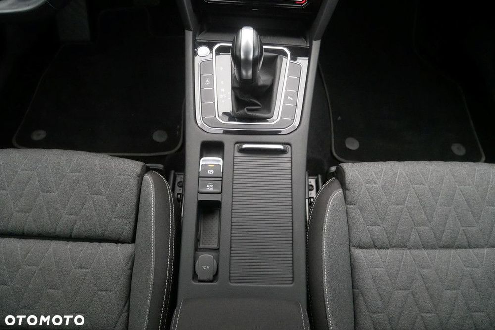 Volkswagen Passat Variant 2.0 TDI Business DSG - 11