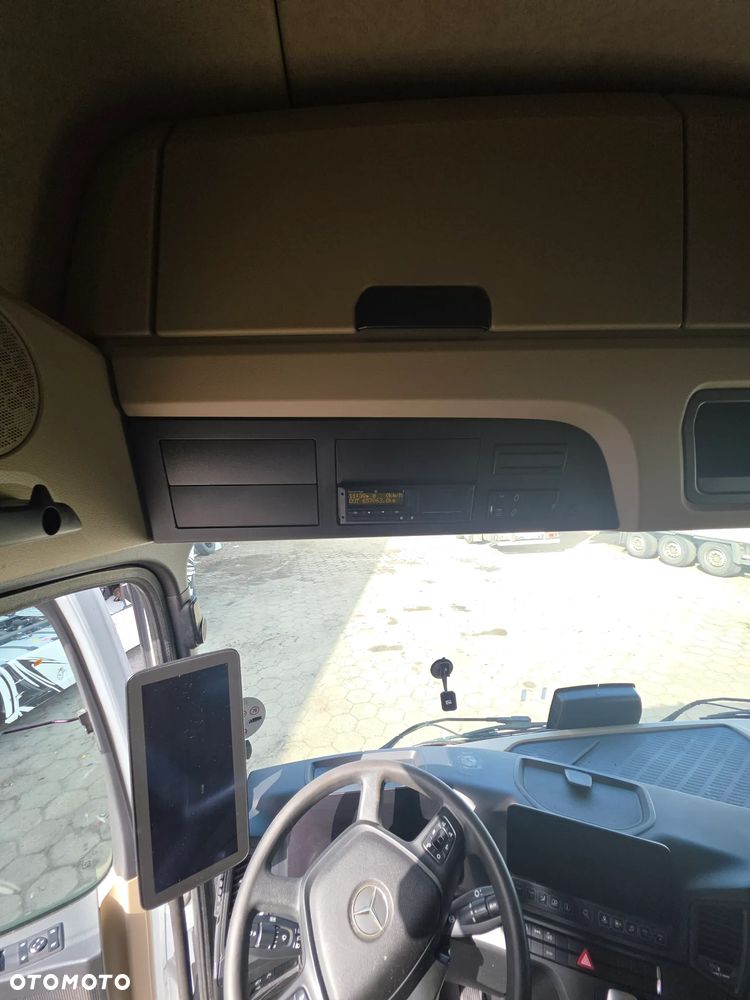 Mercedes-Benz 1845 - 26