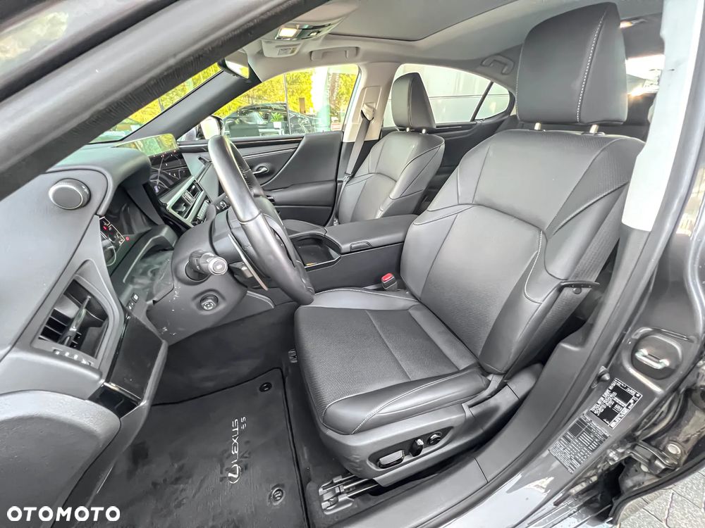 Lexus ES 300h Business Edition - 15