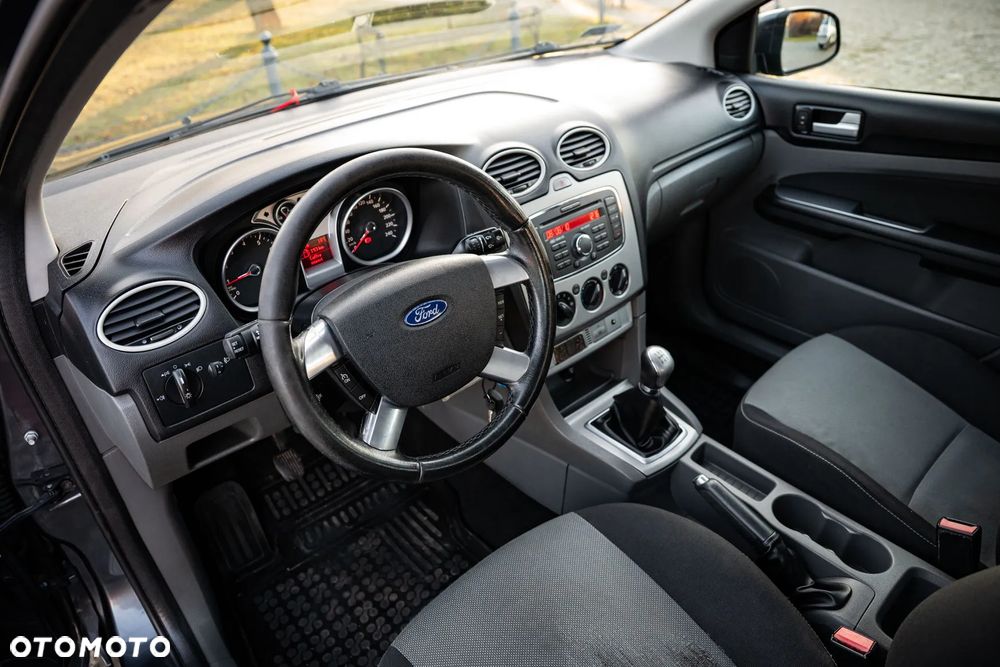 Ford Focus 1.6 Trend + - 26