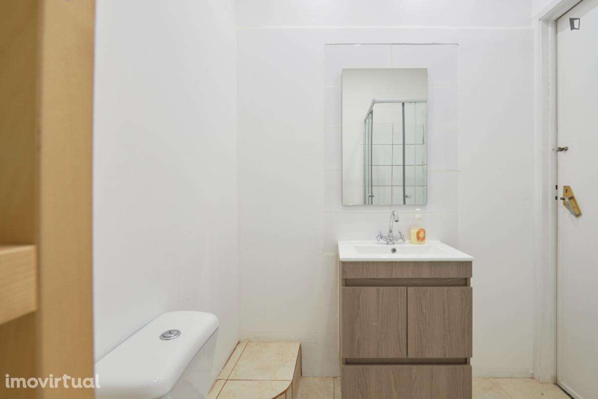 Quarto - localizado em Benfica Lisbon - Grande imagem: 5/23