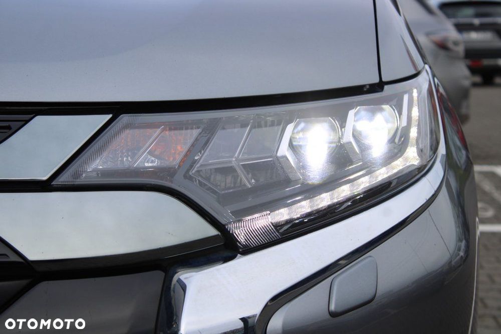 Mitsubishi Outlander - 11