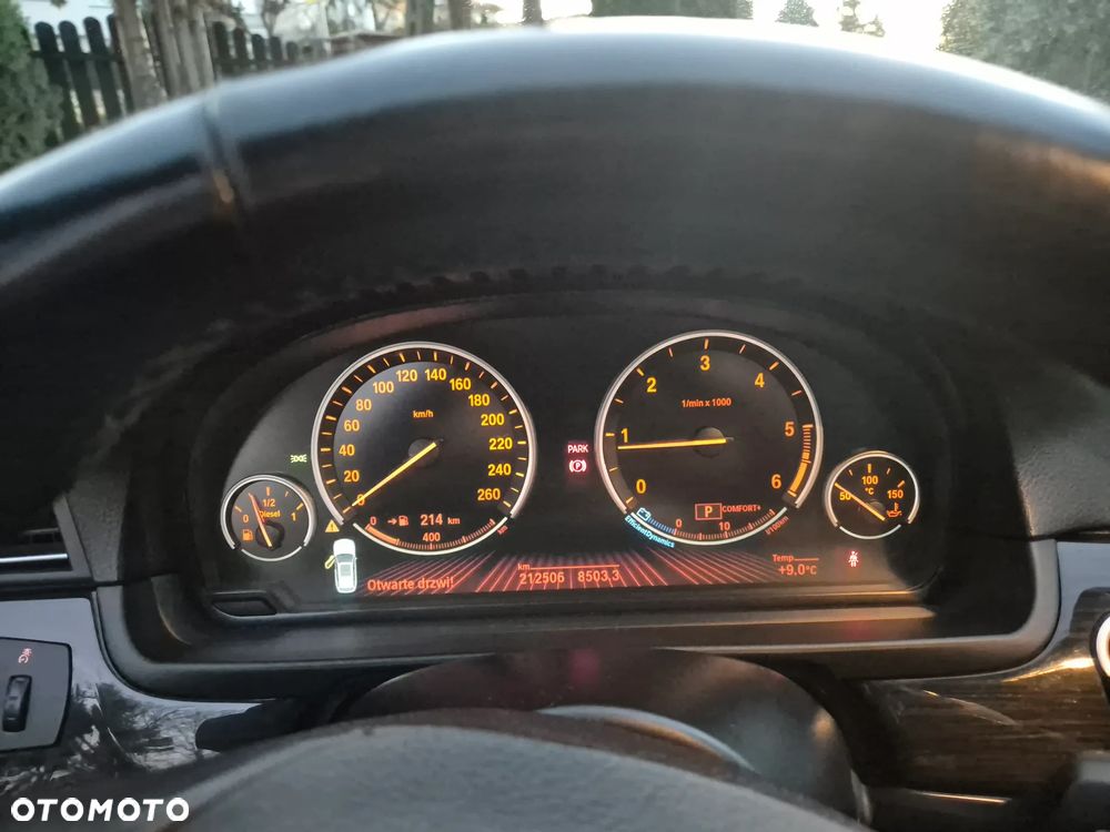 BMW Seria 5 525d xDrive - 24