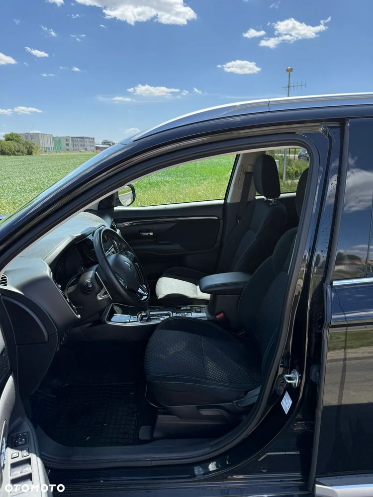 Mitsubishi Outlander 2.0 Instyle + 4WD CVT - 15