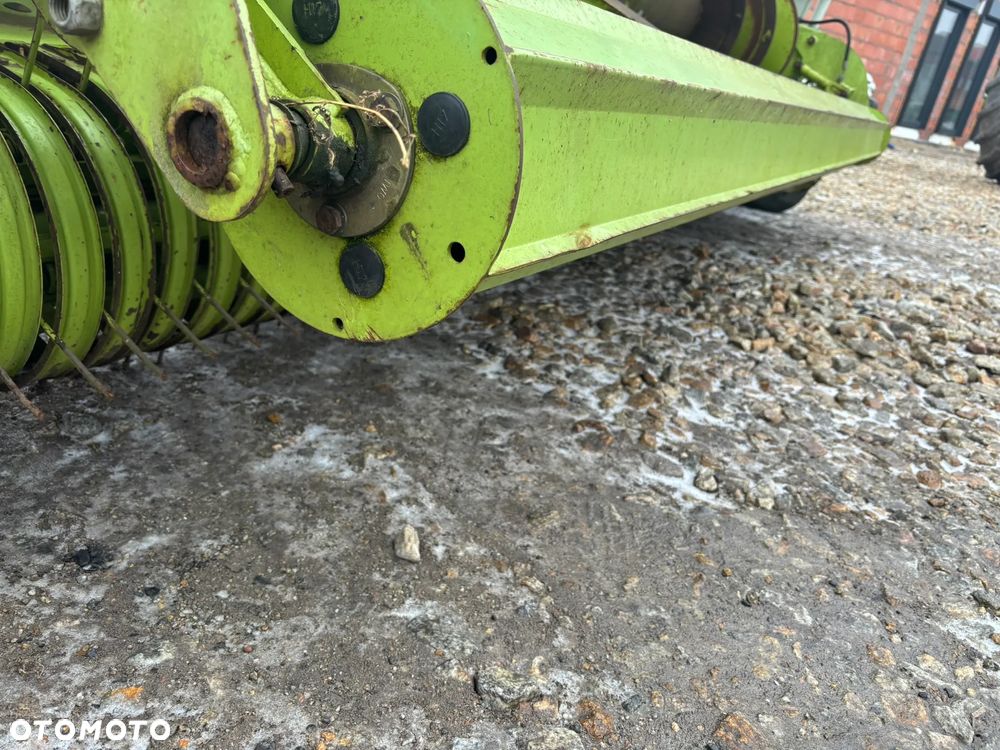 Claas Pick up 380 HD - 5