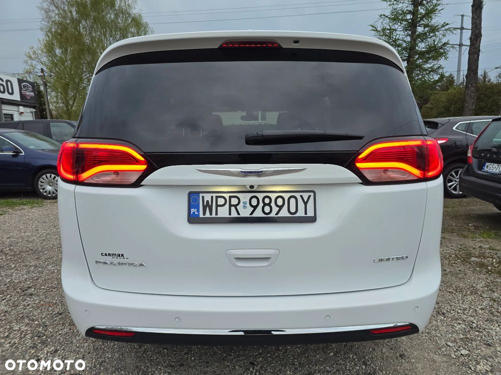 Chrysler Pacifica - 6