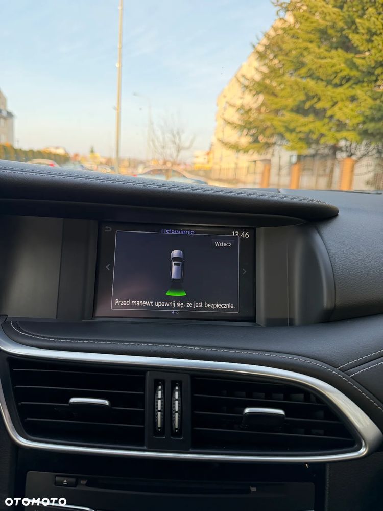 Infiniti Q30 1.5d Premium Tech Gallery White - 22