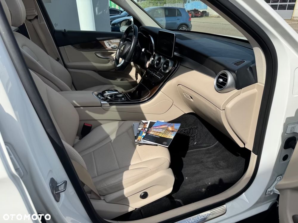 Mercedes-Benz GLC 300 4Matic 9G-TRONIC AMG Line - 8