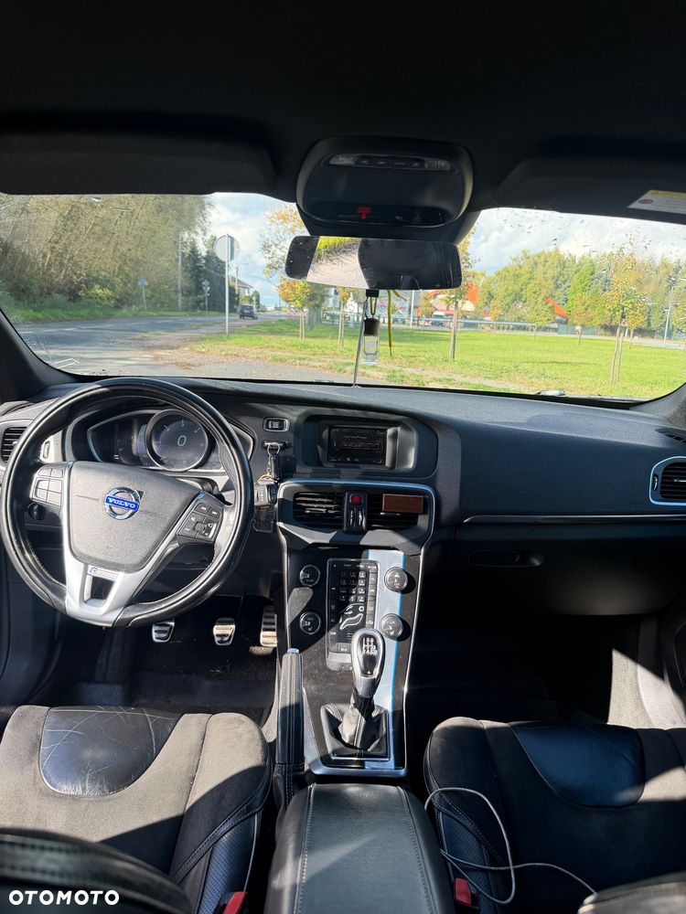 Volvo V40 D4 R-Design - 10