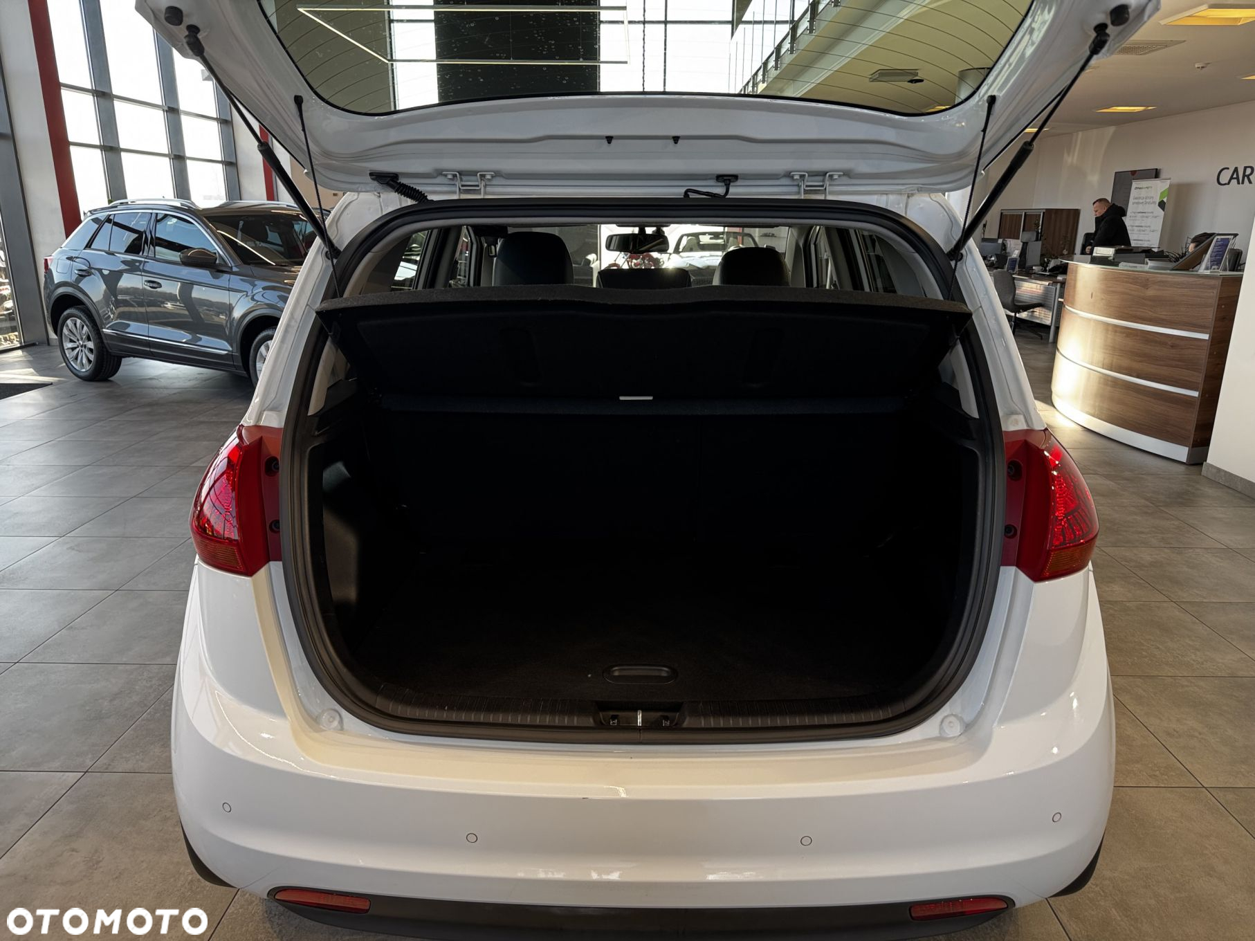 Kia Venga - 10