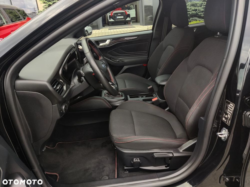 Ford Focus 1.0 EcoBoost Hybrid ST-LINE X - 12