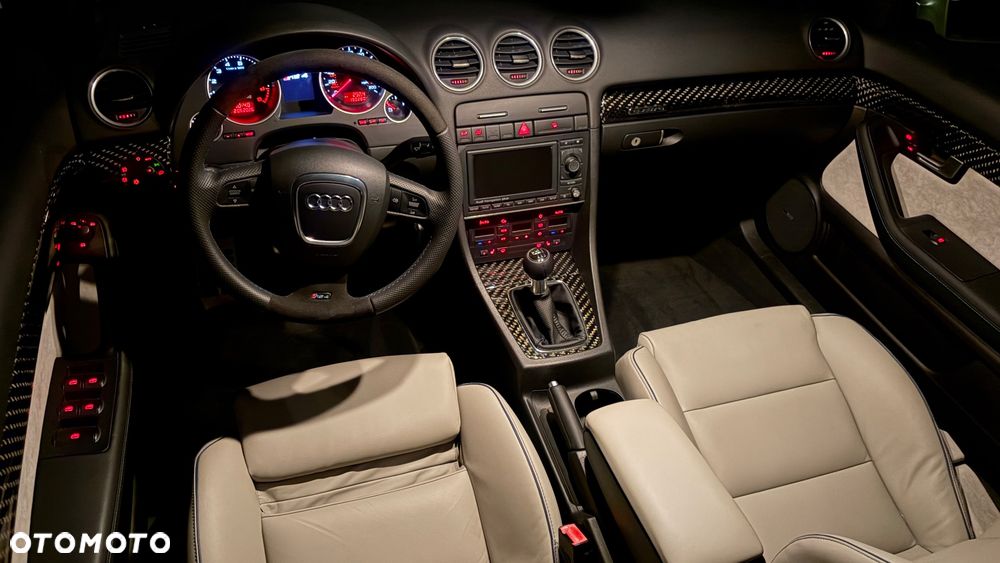 Audi RS4 Cabrio Standard - 39