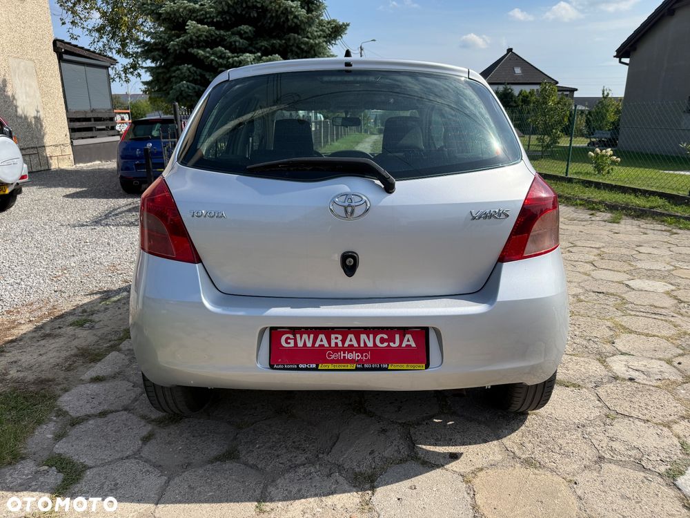 Toyota Yaris - 10