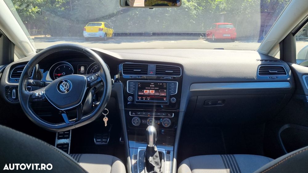 Volkswagen Golf 1.6 TDI BlueMotion Technology DSG Allstar - 4