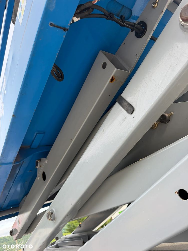 Genie GS-4047. Zwyżka Platforma Nożycowa 14 metrów wysokość robocza. Podnośnik przywieziony z Norwegii praktycznie zerowe zużycie. Pracował w urzędzie komunalnym 1 raz w roku okres świąteczny! Udzwig 380 kg. Rozsuwany Balkon. Sterowanie góra dół. Akumlatory w świetnej kondycji z 2024 roku. Wielka Okazja! - 27