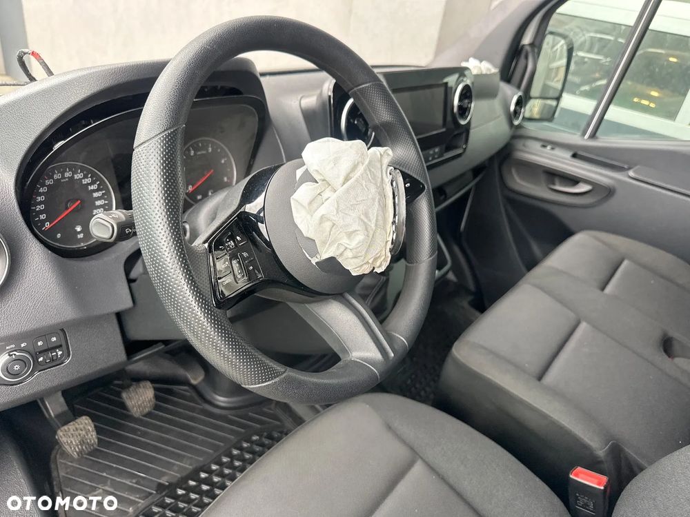 Mercedes-Benz SPRINTER - 24