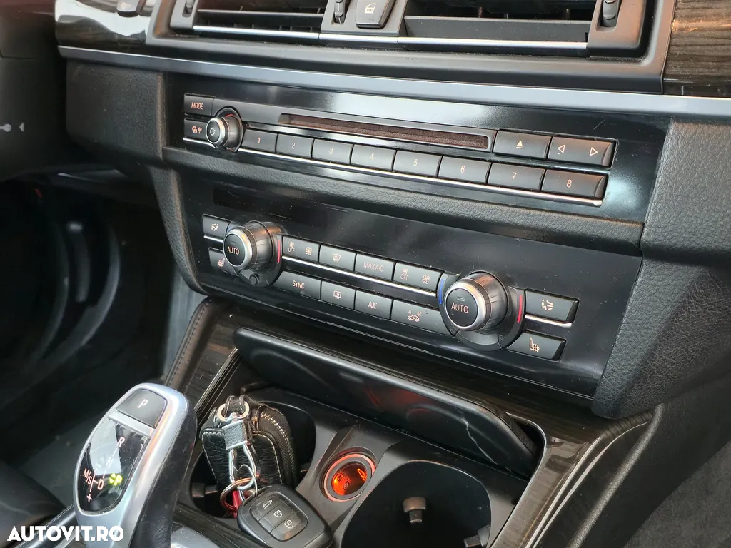 BMW Seria 5 535i xDrive Touring Aut. Luxury Line - 12
