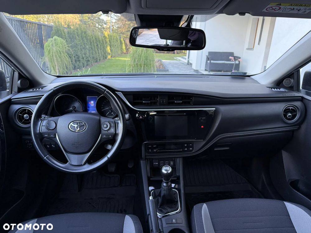 Toyota Auris 1.6 Prestige - 10