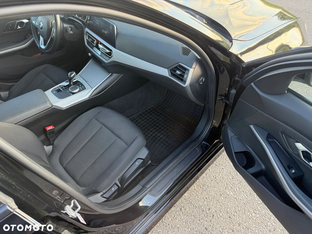 BMW Seria 3 320d xDrive Advantage - 11