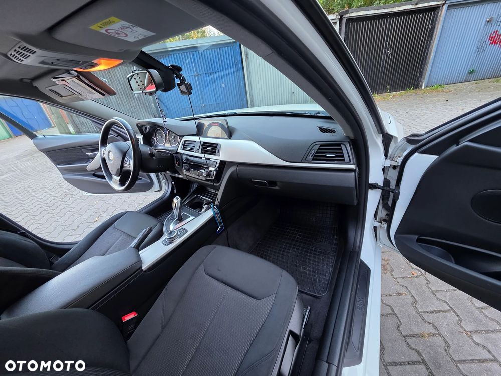 BMW Seria 3 318i Advantage - 15