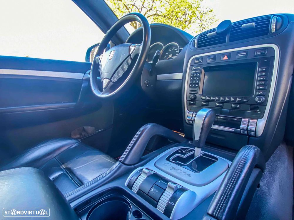 Porsche Cayenne Turbo - 21