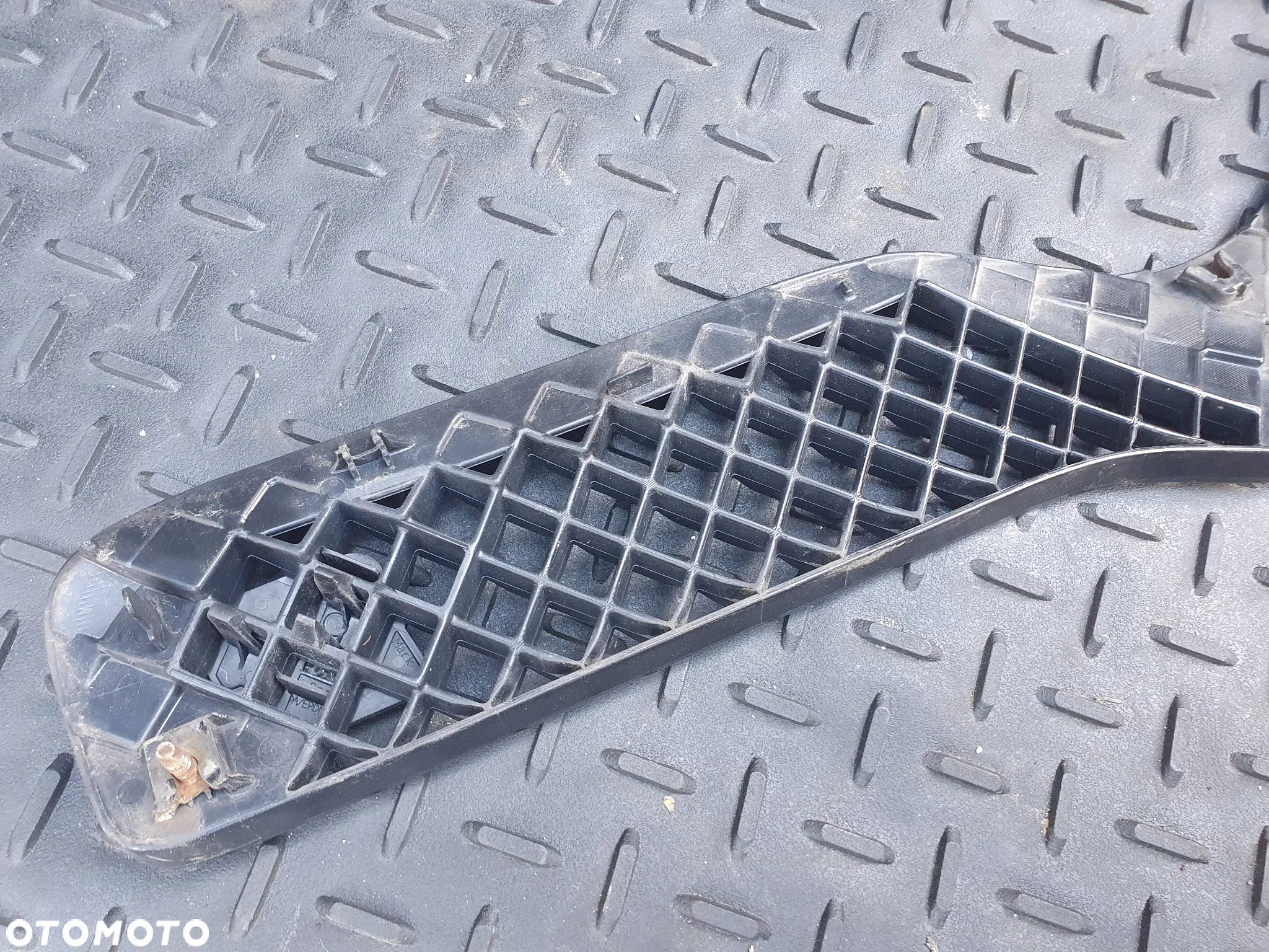ATRAPA GRILL ZNACZEK GRIL TOYOTA YARIS I SPORT TS 53101-52080 - 5