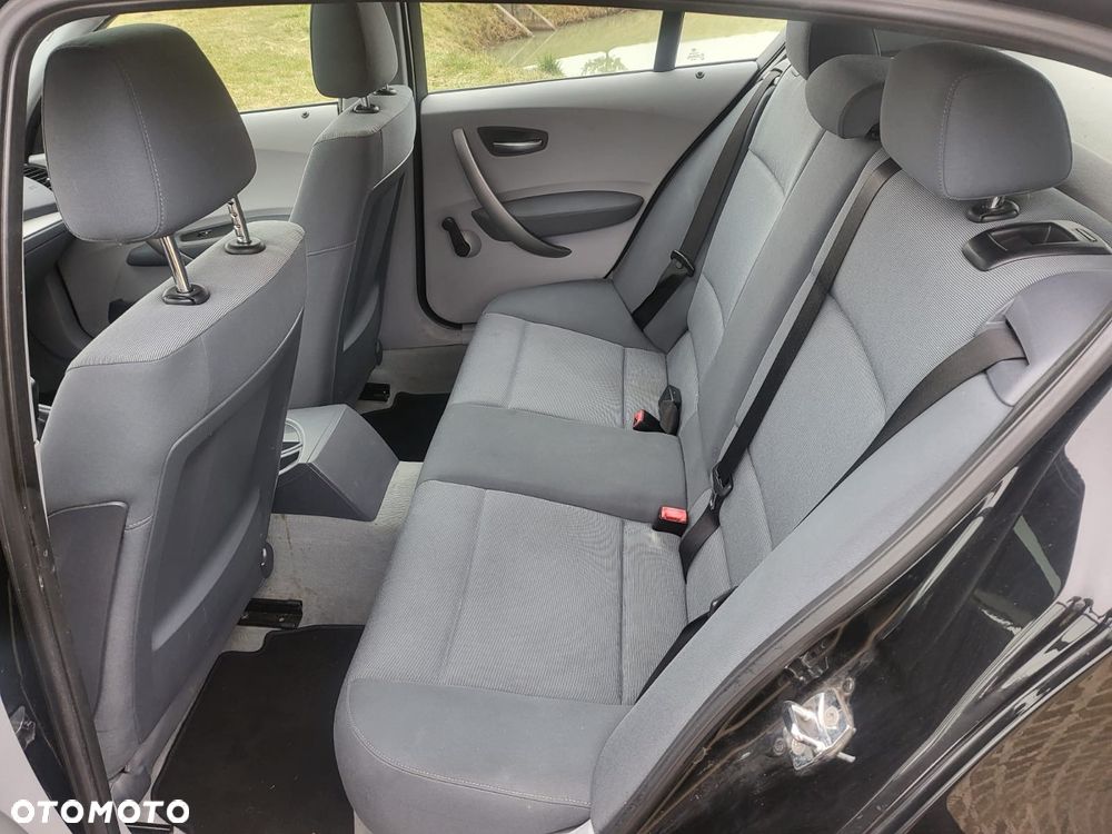 BMW Seria 1 116i - 30