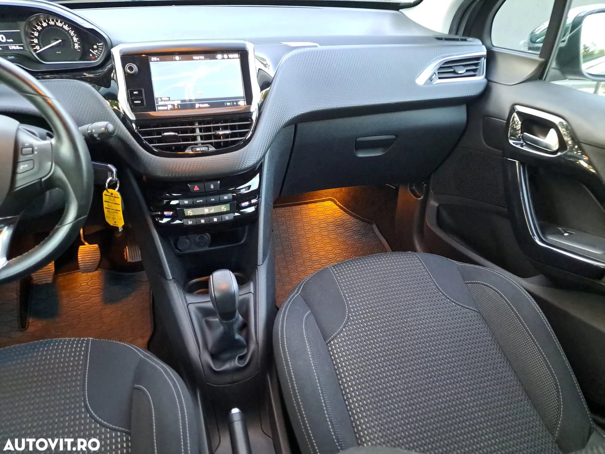 Peugeot 208 1.2 L PureTech Turbo Allure - 16