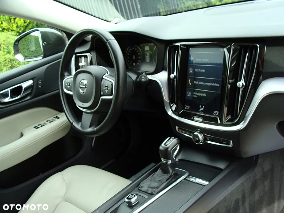 Volvo V60 D3 Momentum Pro - 11