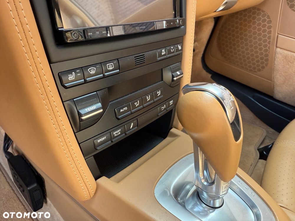 Porsche 911 Carrera 4S PDK - 24