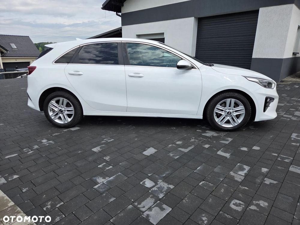 Kia Ceed 1.6 CRDi Eco-Dynamics+ (48V Mild-Hybrid) DCT7 Platinum Edition - 4