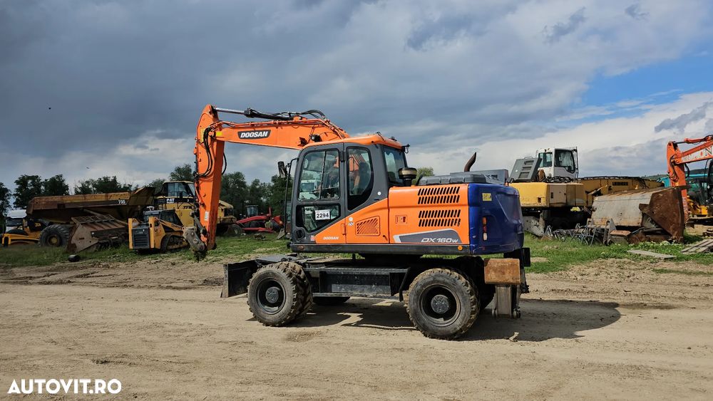 Doosan DX 160 W Excavator pe roți - 15